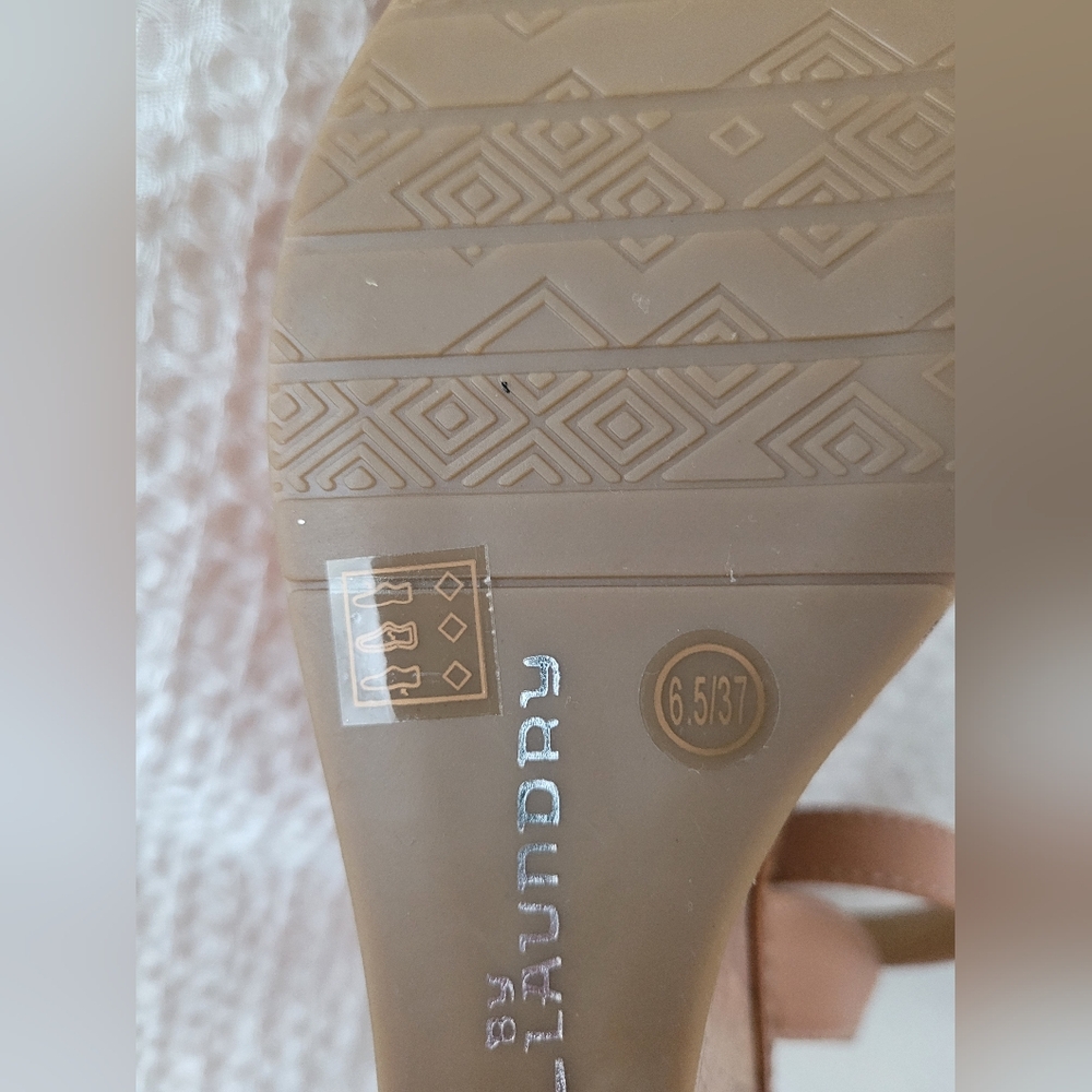 NWOT Nude Wedges - Picture 8 of 8